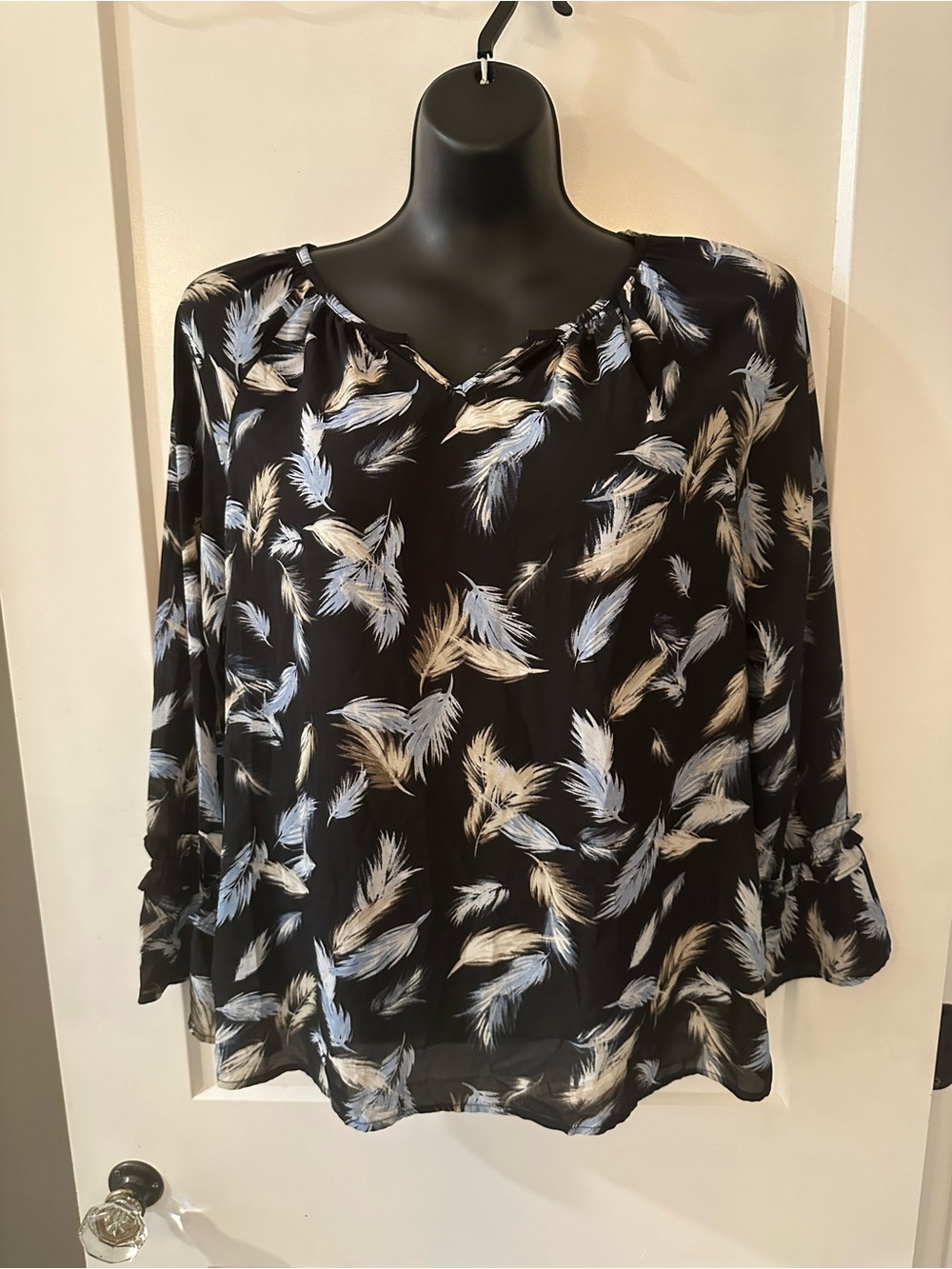 Emaline Médium Black Feather-Print Long Sleeve Blouse